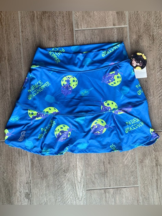 Bella Bella Sports Other - Bella Bella Sports Pickleball Kick Pleat Skort Grasshopper Print NWT M
